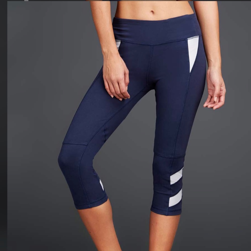 Zobha Black Iris Capri Size S